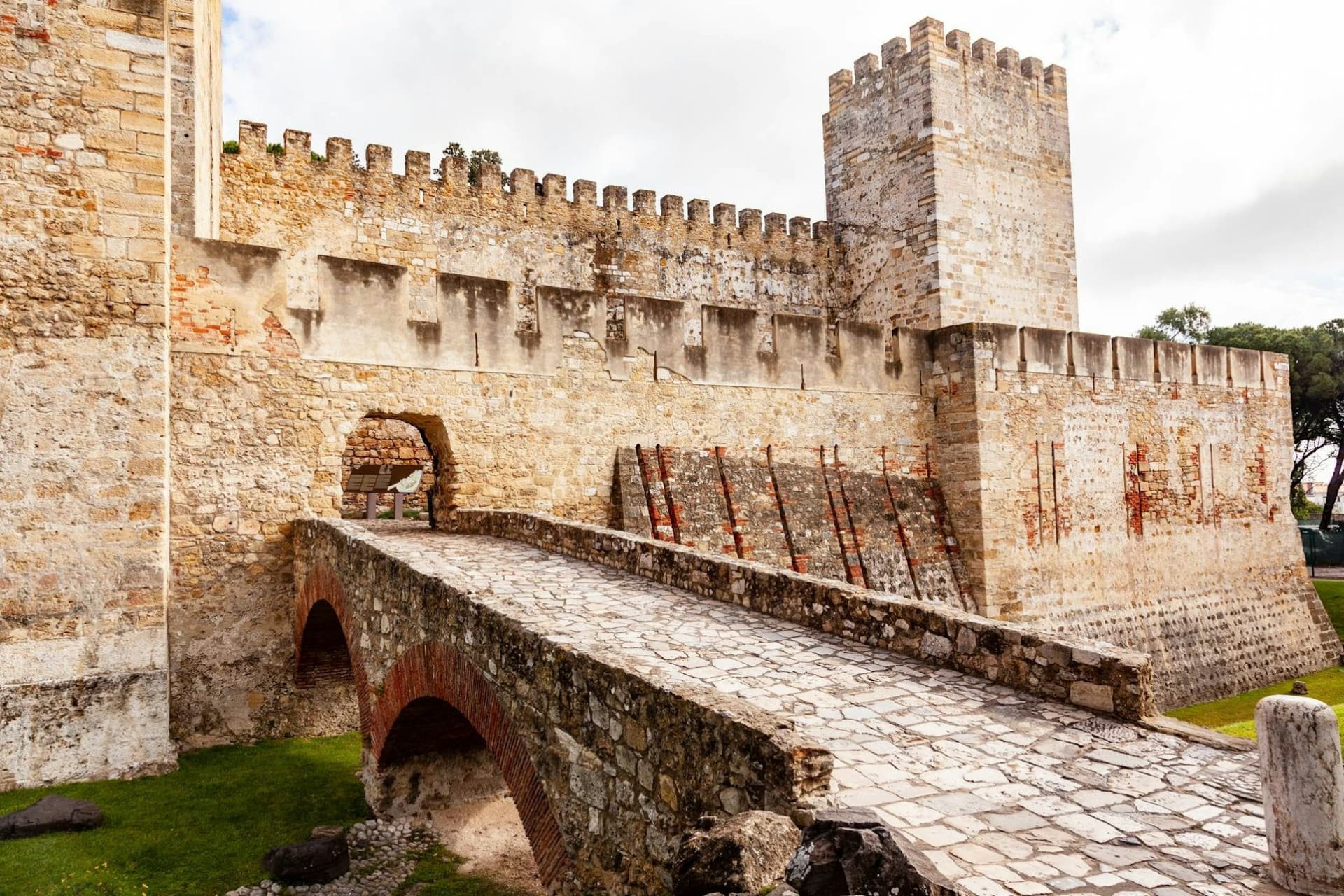 São Jorge Castle Ticket + Audio Guide - image 2