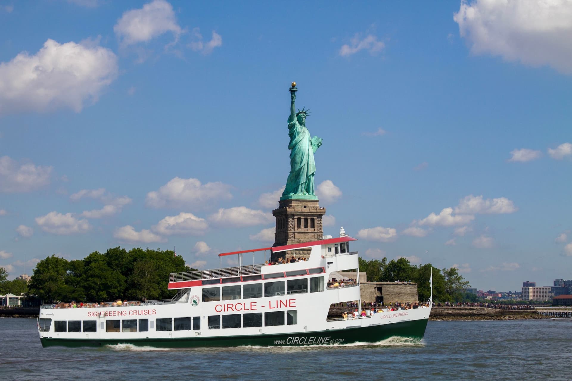 Circle Line "Statue of Liberty Midtown NYC" Cruise (1 hour): Reserved Straight-to-Board Ticket - image 2