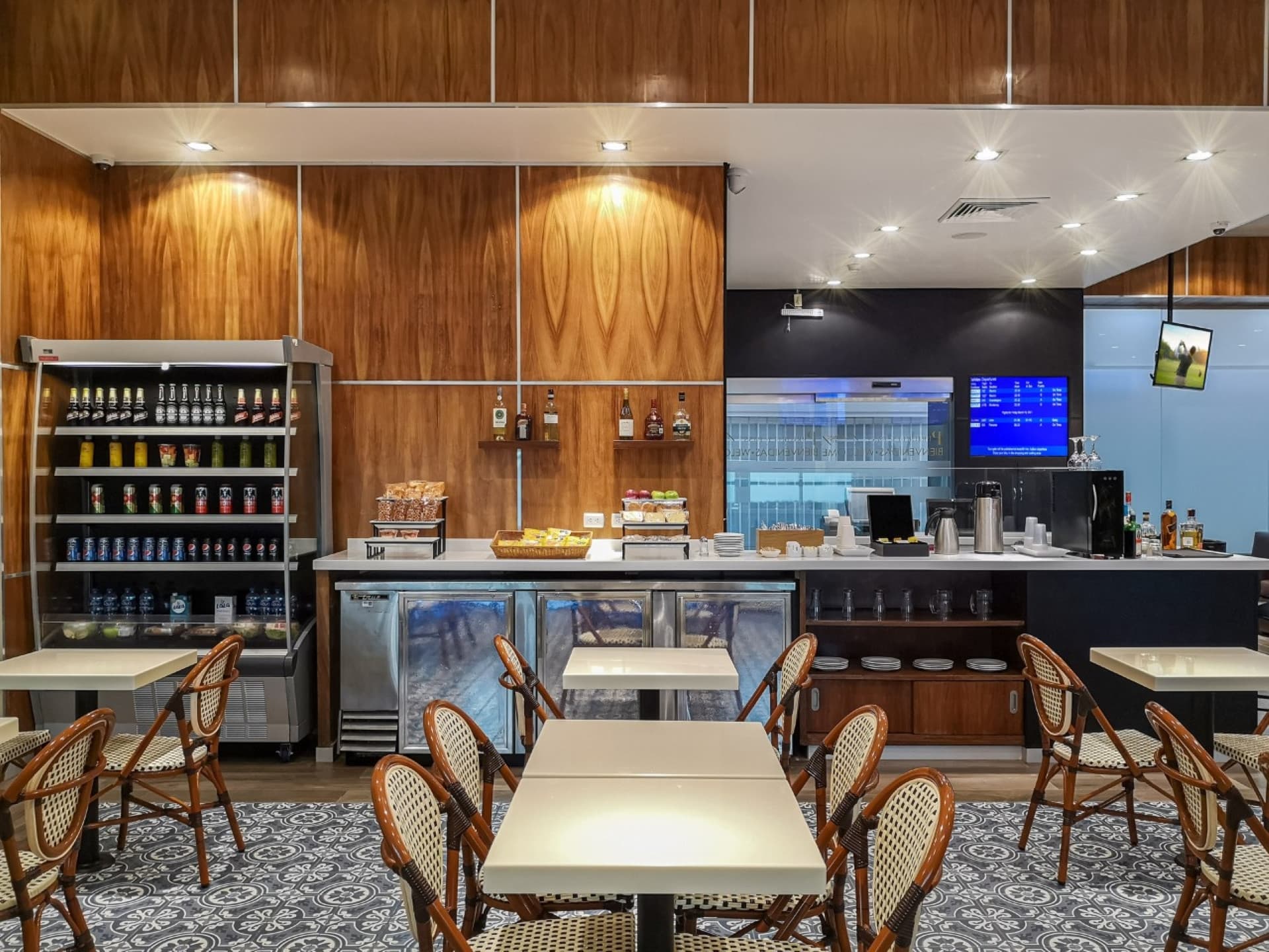 MERA Business Lounge - Cancun International Airport - image 2