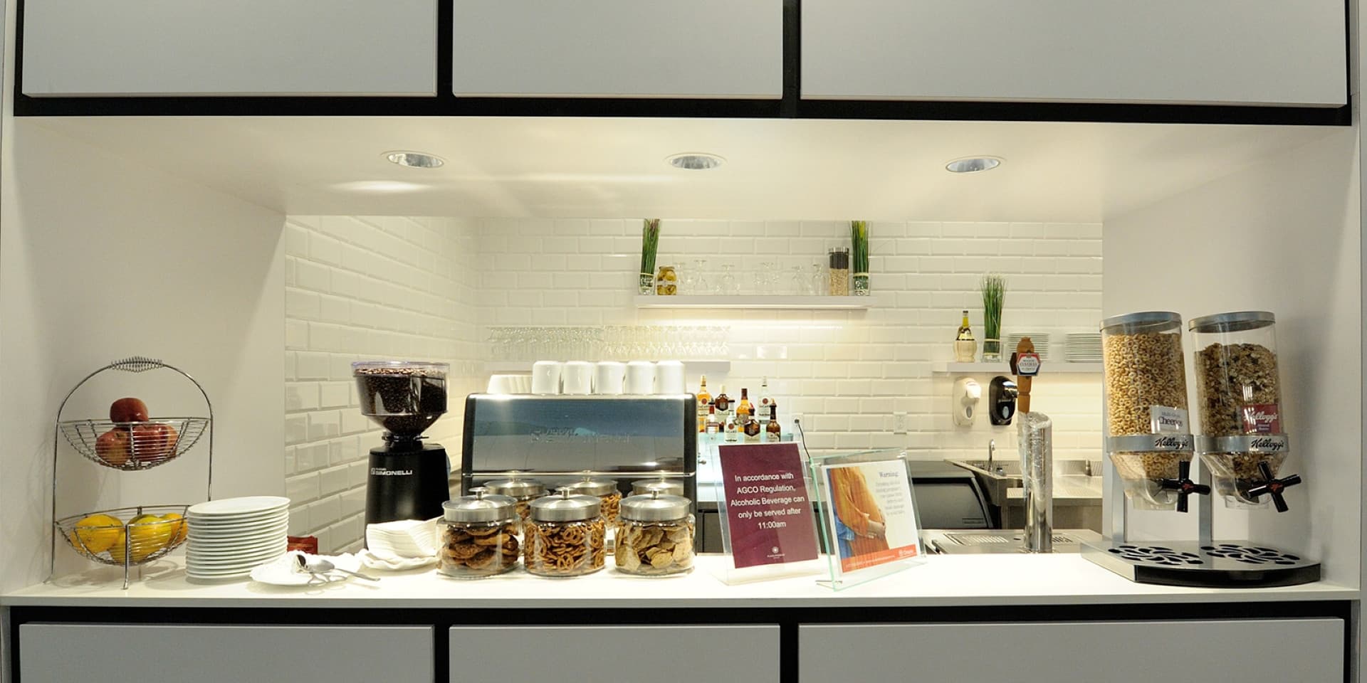 Plaza Premium Lounge - Toronto Pearson International Airport Terminal 1 - image 3
