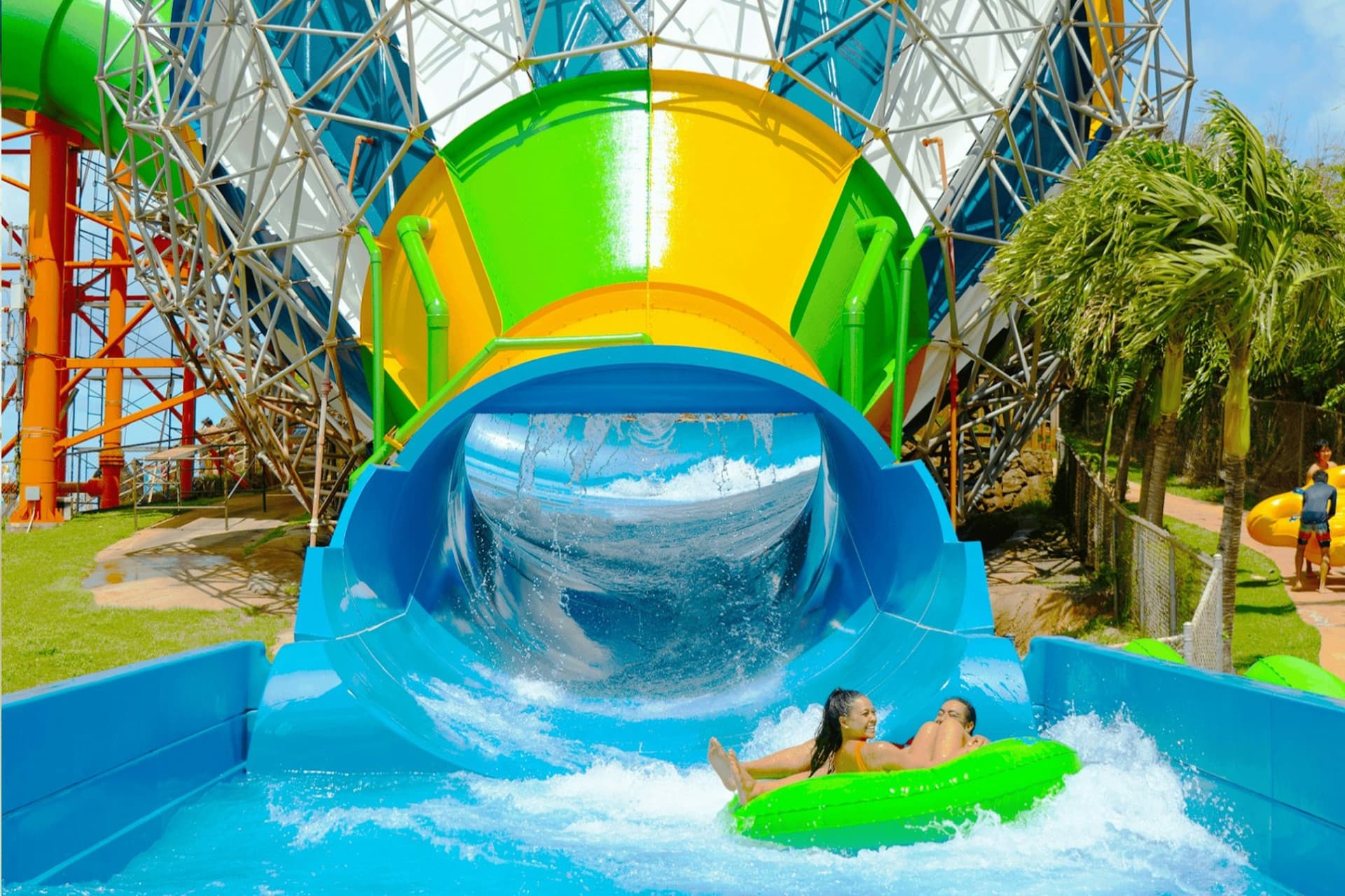 Hawaii: Wet 'n' Wild Ticket + Transportation from Waikiki - image 2