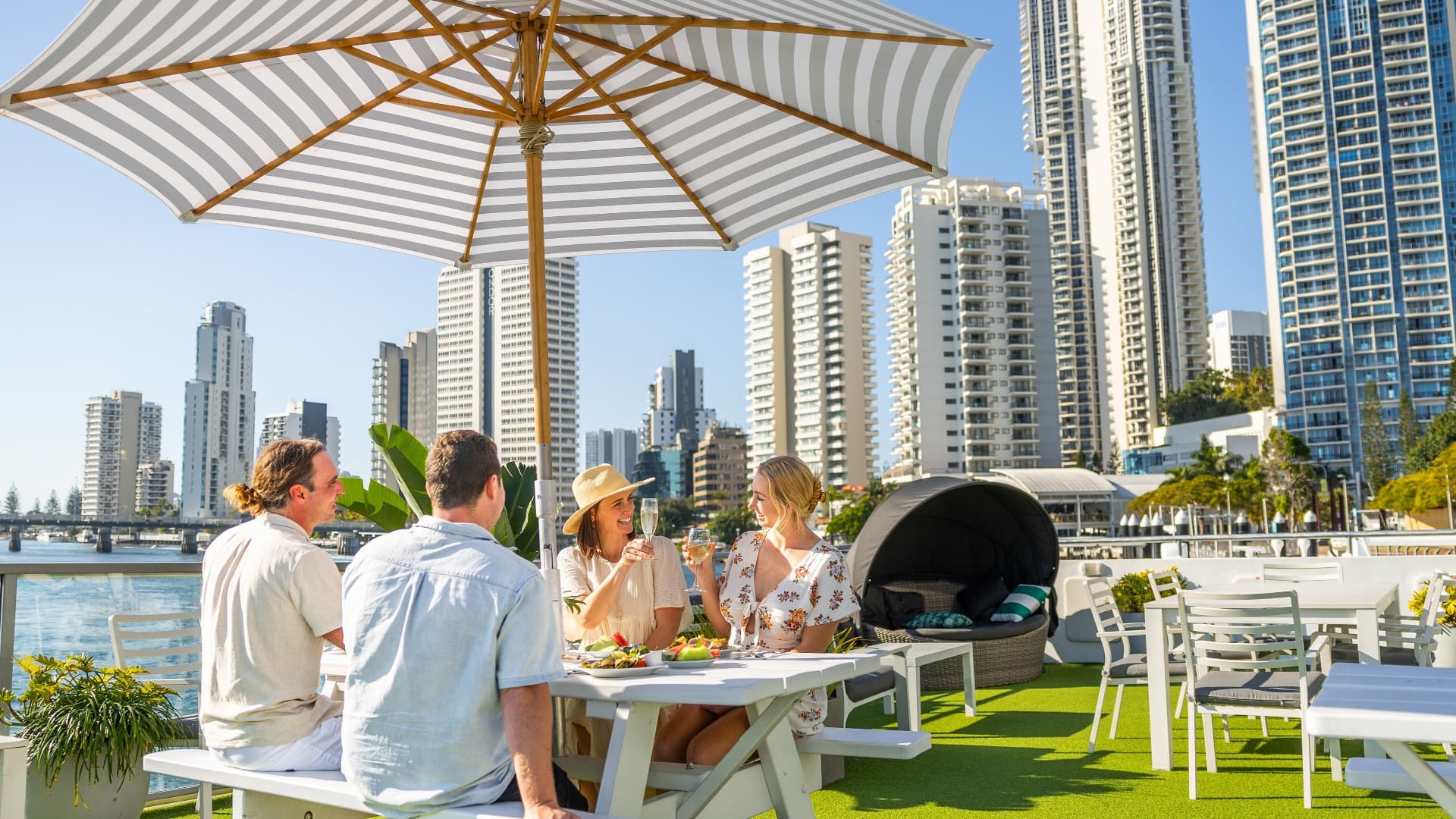 Crucero con almuerzo buffet de Gold Coast Sea World Cruises con salida desde Surfers Paradise - imagen 2