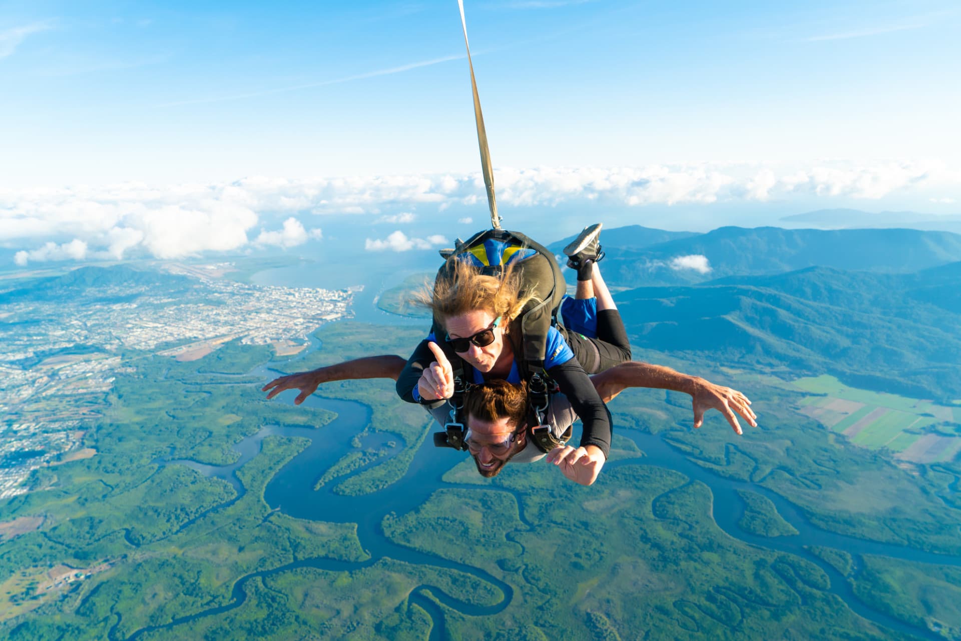 Tandem Skydiving Experience Cairns - imagen 3