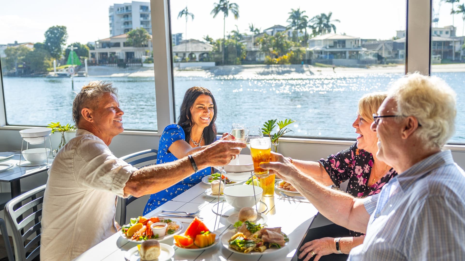 Crucero con almuerzo buffet de Gold Coast Sea World Cruises con salida desde Surfers Paradise - imagen principal