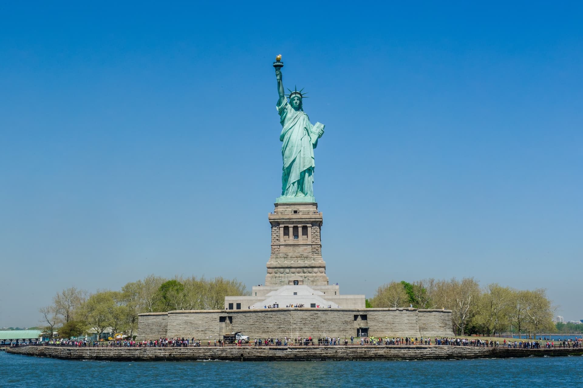 Circle Line "Best of NYC" Sightseeing Cruise (2.5 hours): Reserved Straight-to-Board Ticket - image 9