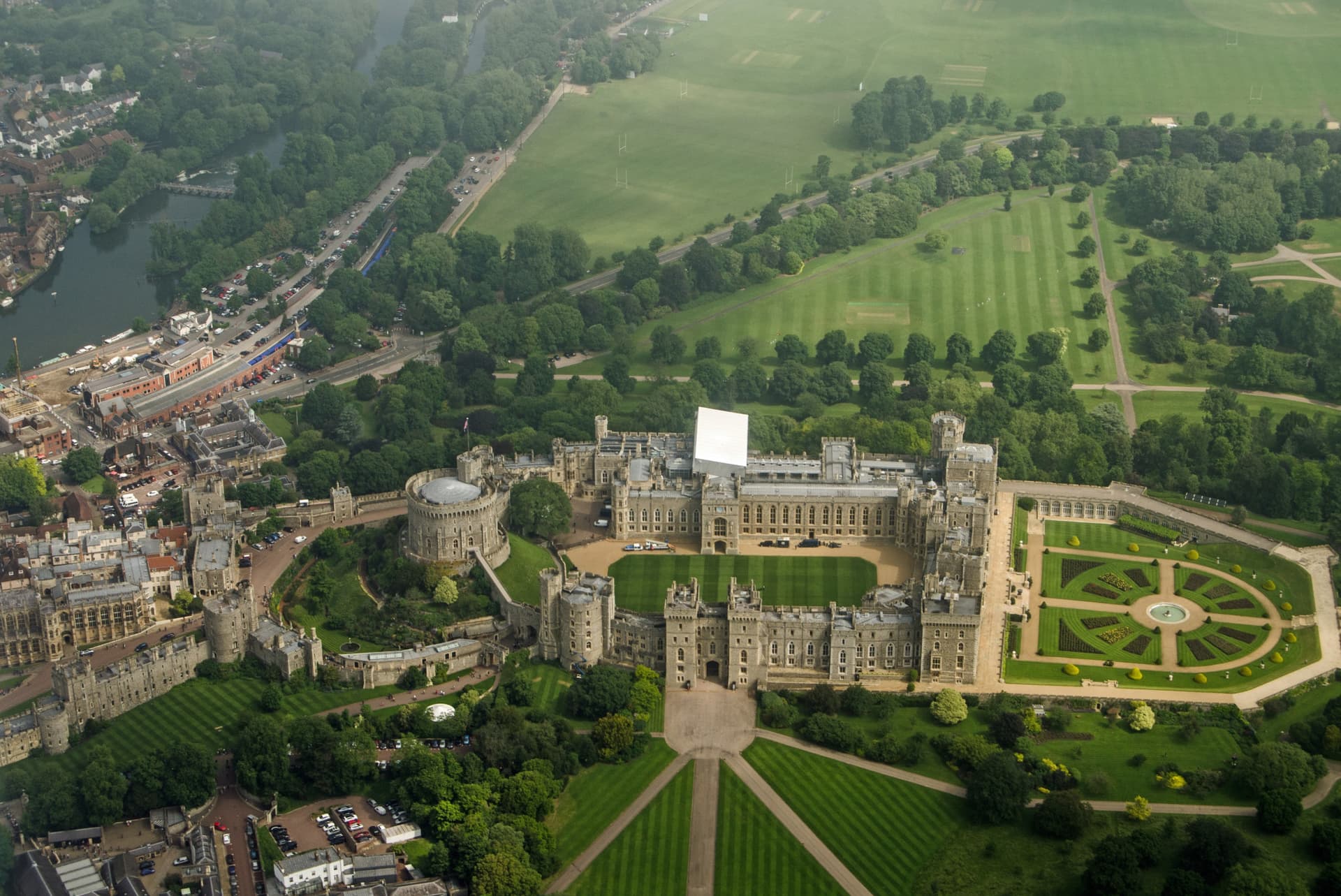 Windsor Castle Half-Day Tour from London with Audio Guide - image 3