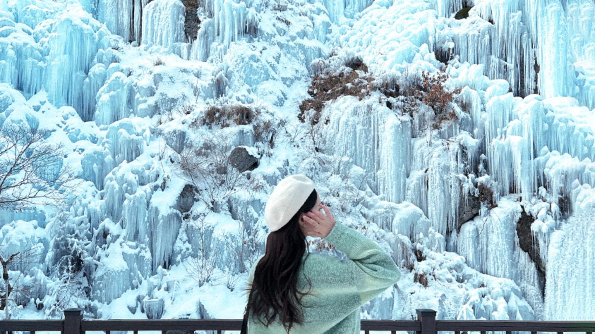 Elysian Gangchon Ski Resort and Eobi Ice Valley Full-Day Tour from Seoul - image 15