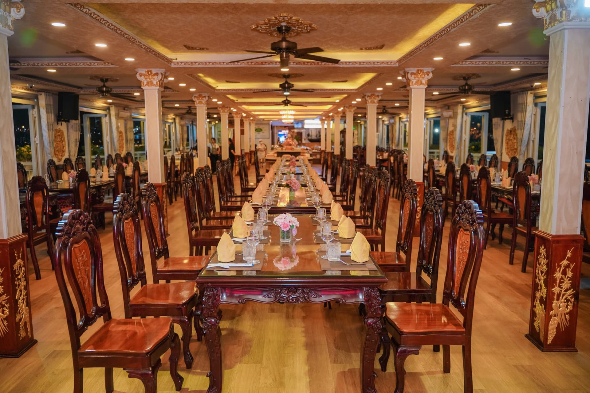 Tour nocturno por Saigón con espectáculo de marionetas acuáticas y crucero con cena - imagen 8