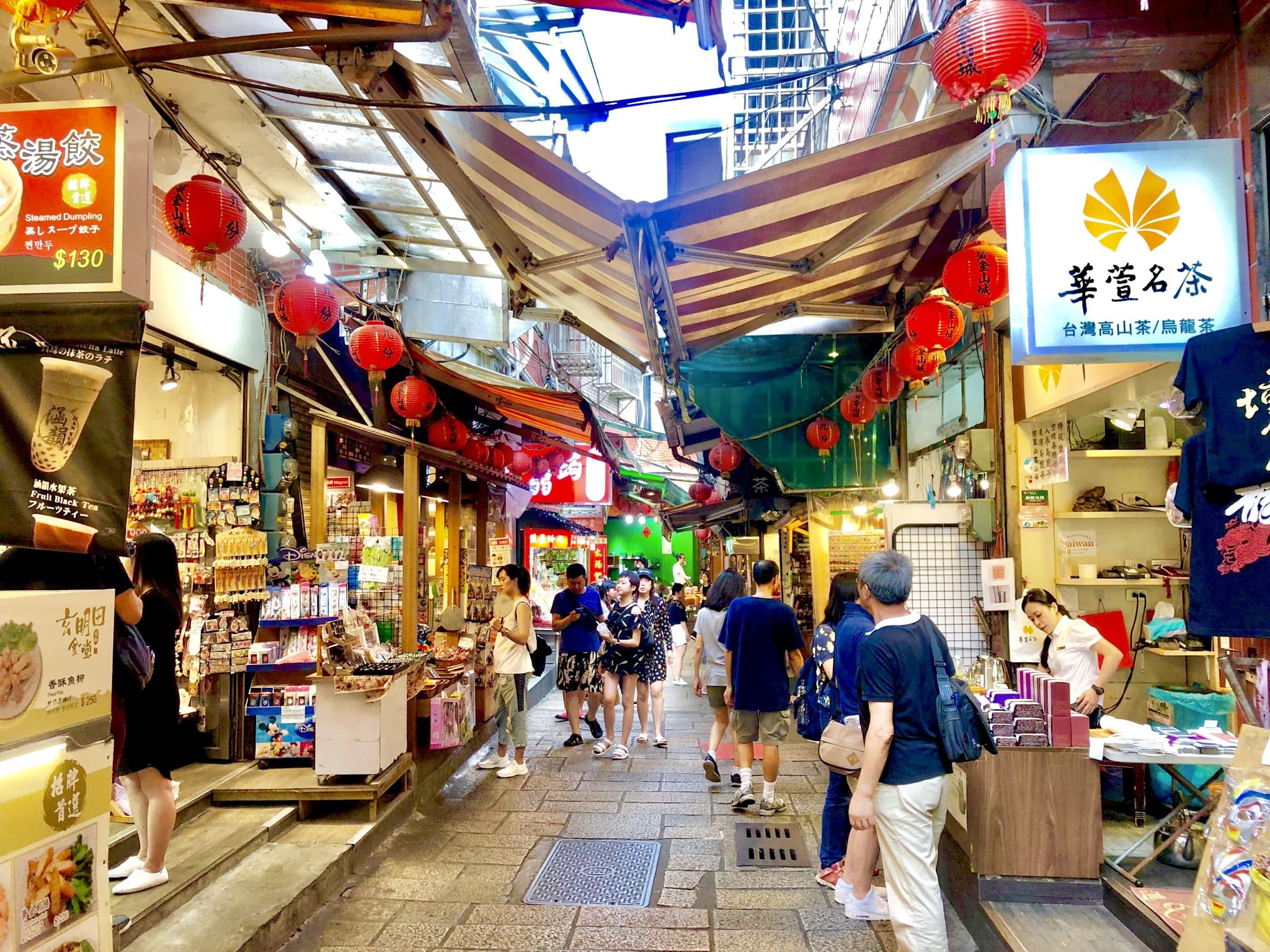 Yehliu, Jiufen, and Shifen Full-Day Tour from Taipei - image 7