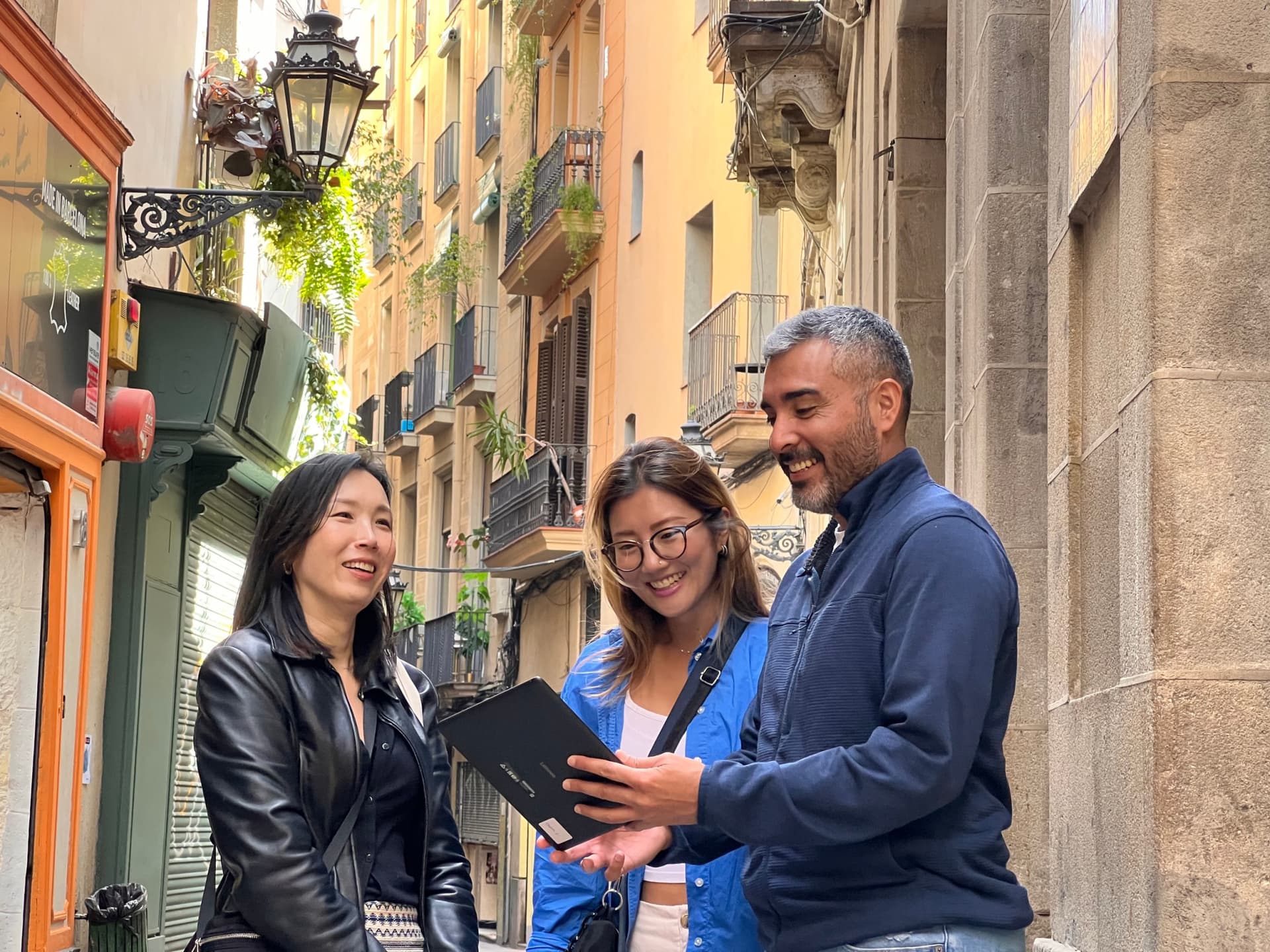 Barcelona Gothic Quarter Guided Tour in English, Mandarin, Korean - imagen 3