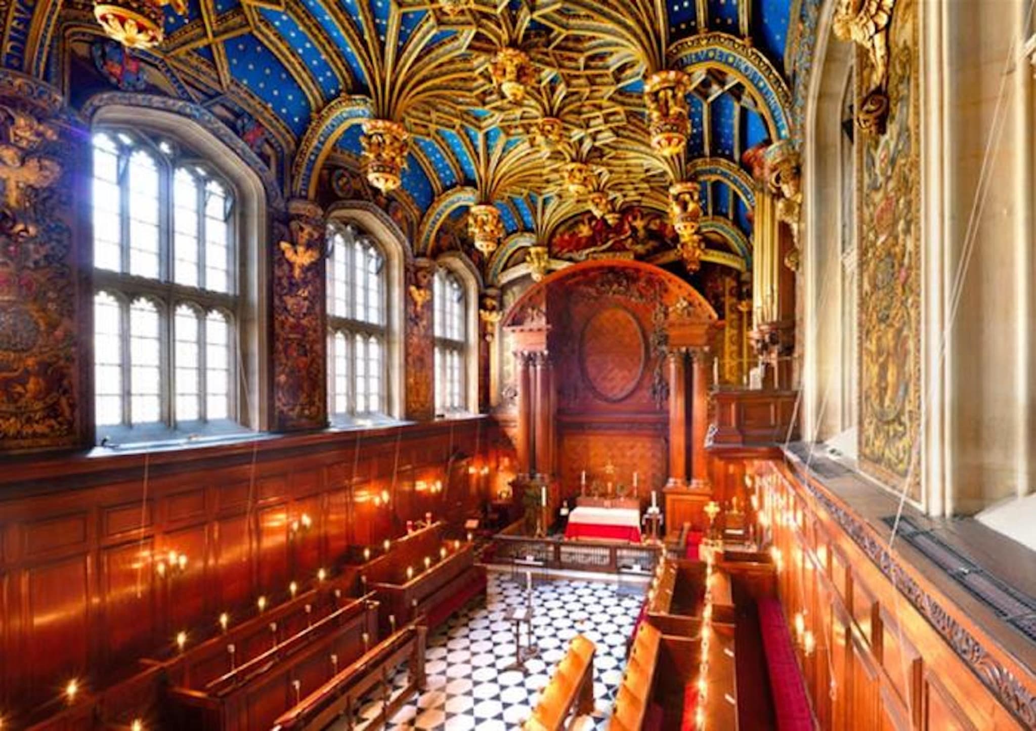 Hampton Court Palace, Windsor Castle, and London Sightseeing Tour - image 2
