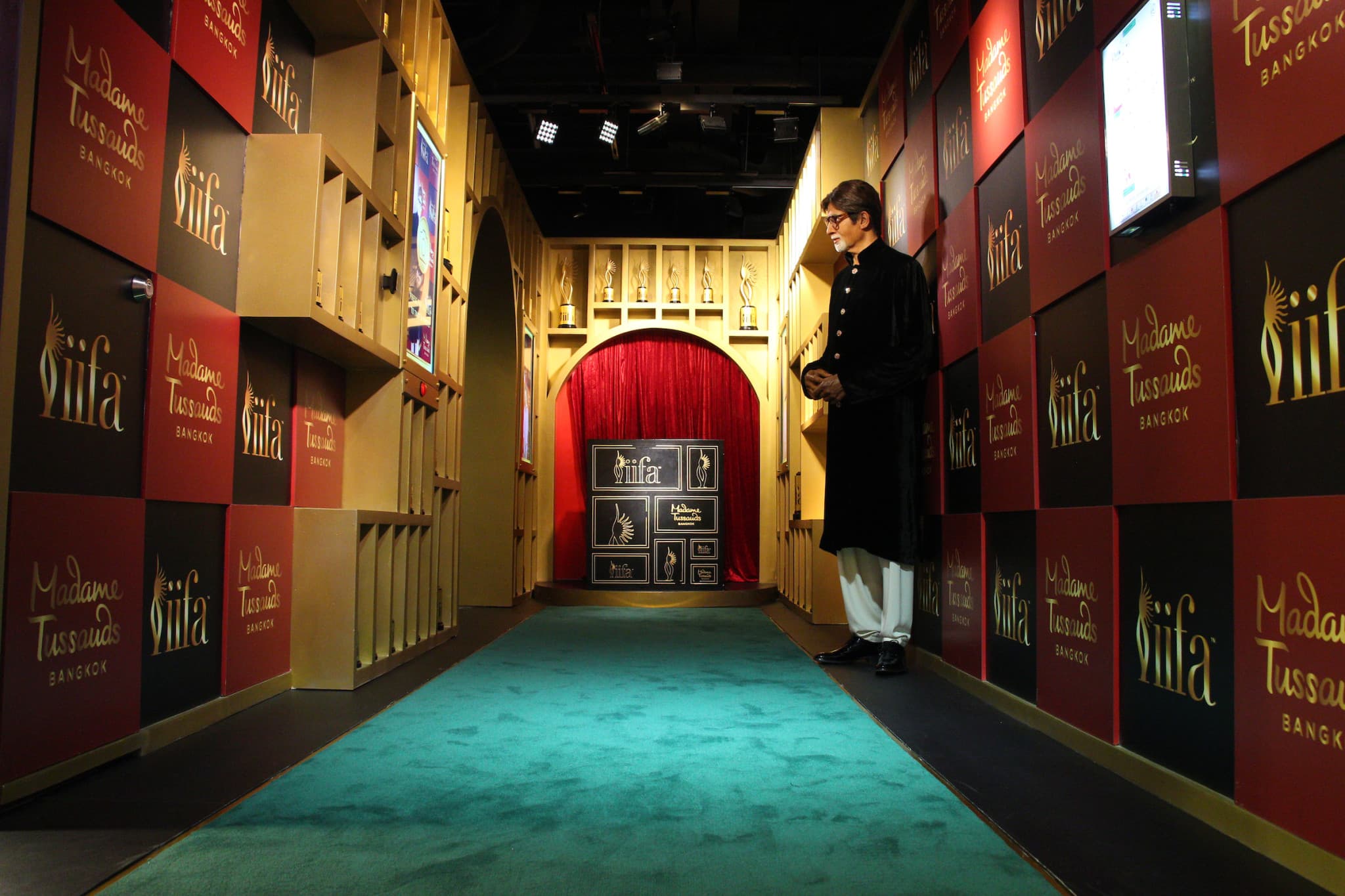 COMBO: SEA LIFE Bangkok Ocean World + Madame Tussauds Bangkok Tickets - image 15