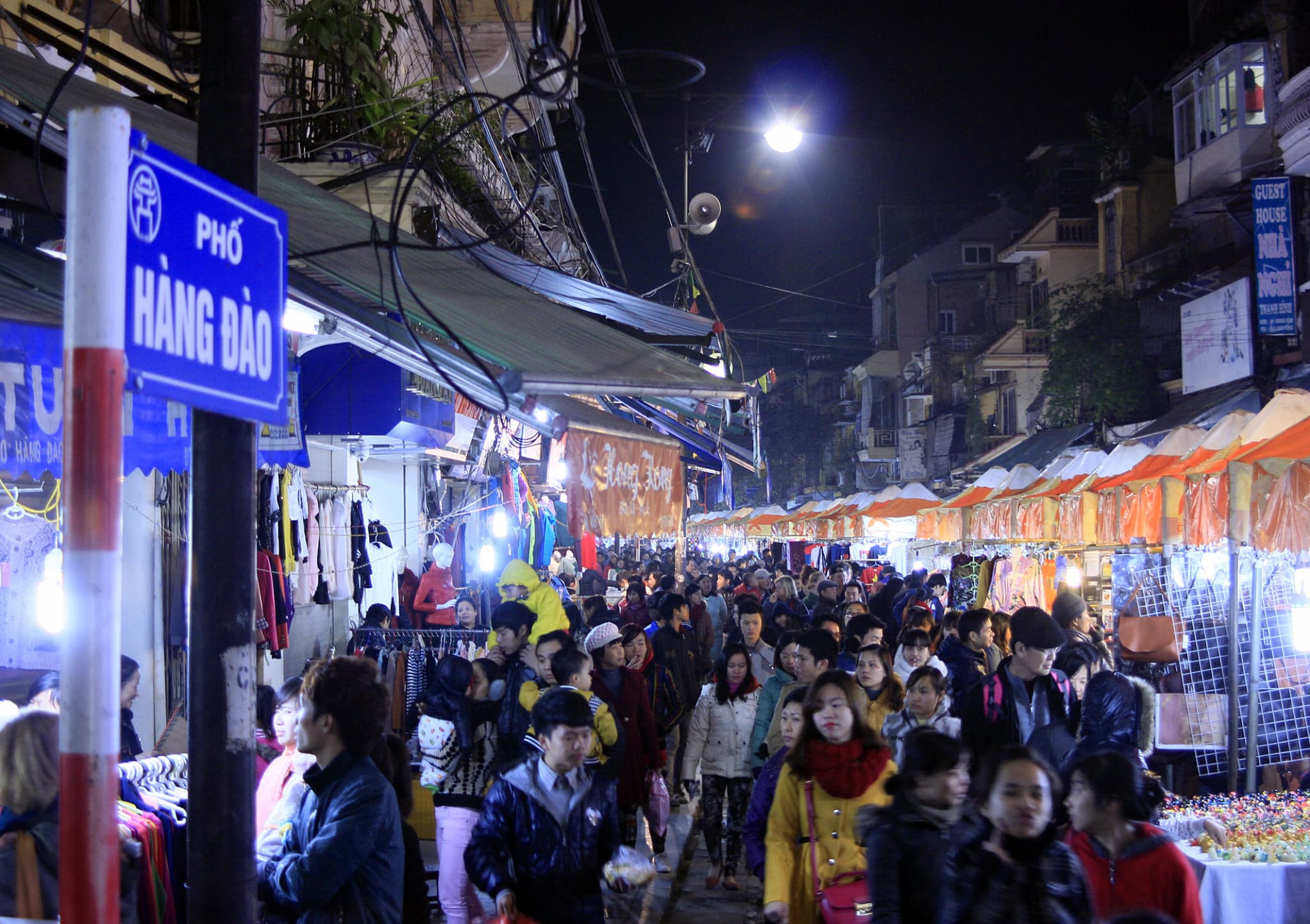 Hanoi Weekend Night Market and Street Food Tour - main image