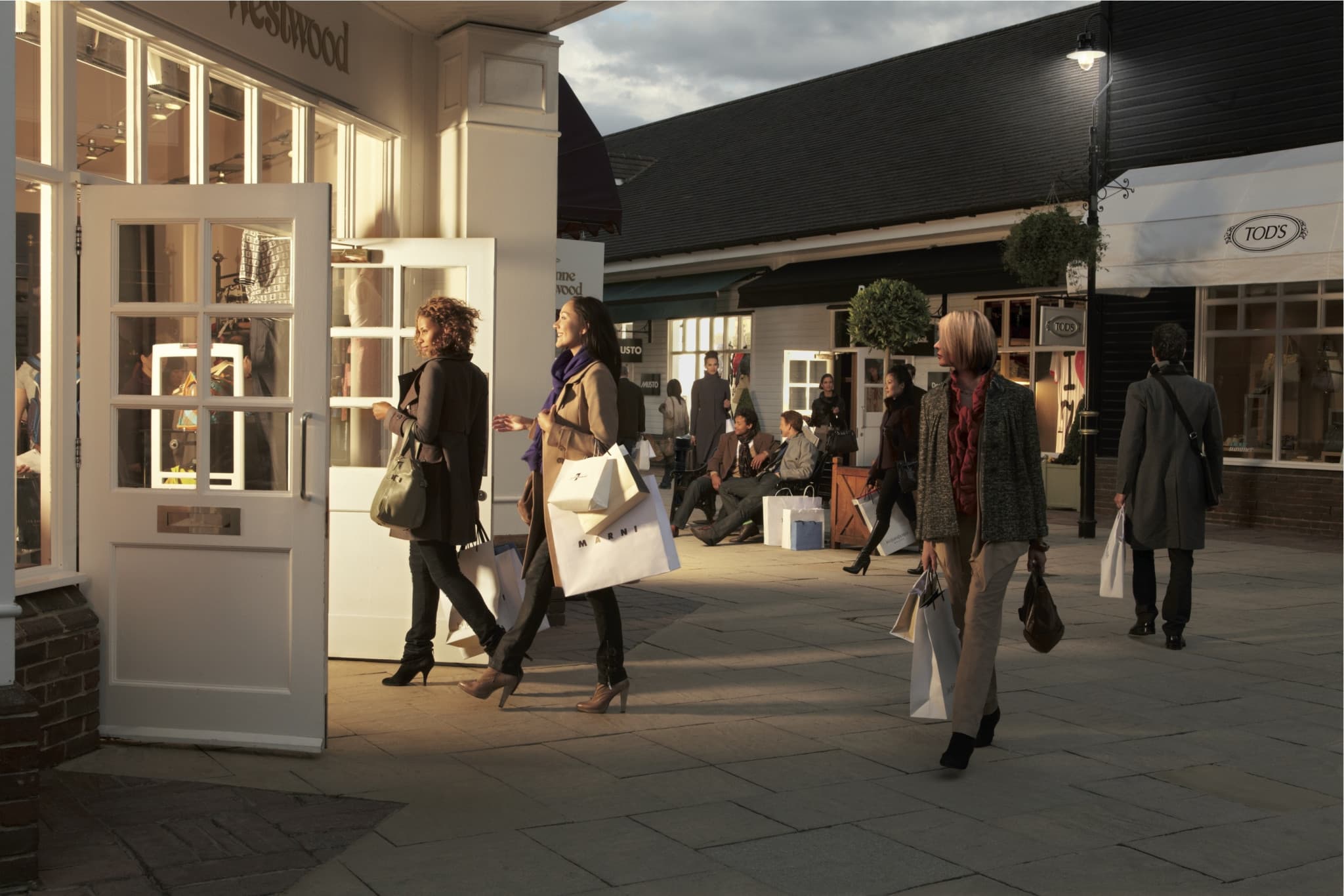 Bicester Village Shopping with Round Trip Rail Transfers from London - image 3