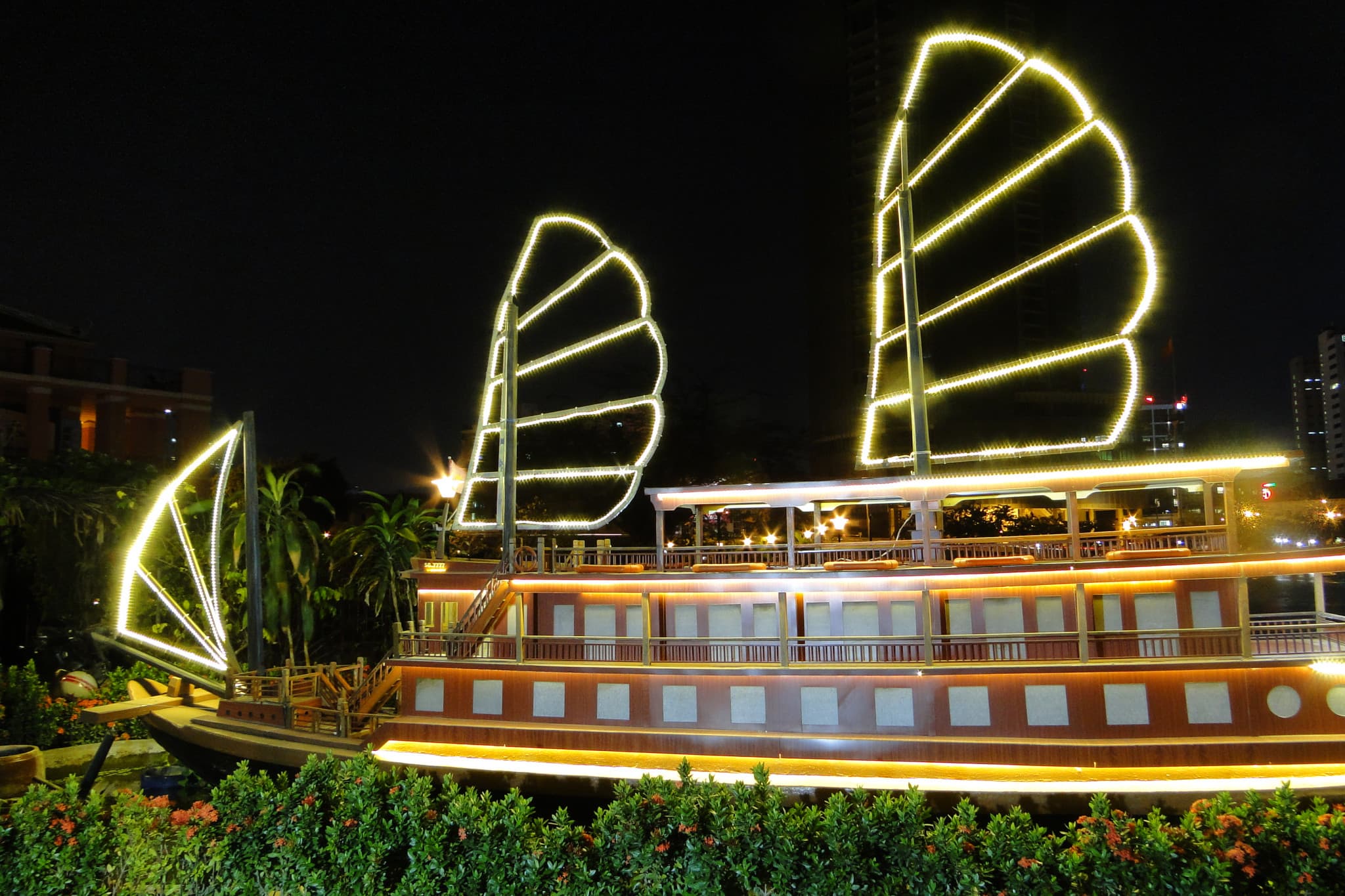Traditional Vietnamese Water Puppet Show with Dinner in Ho Chi Minh - image 9