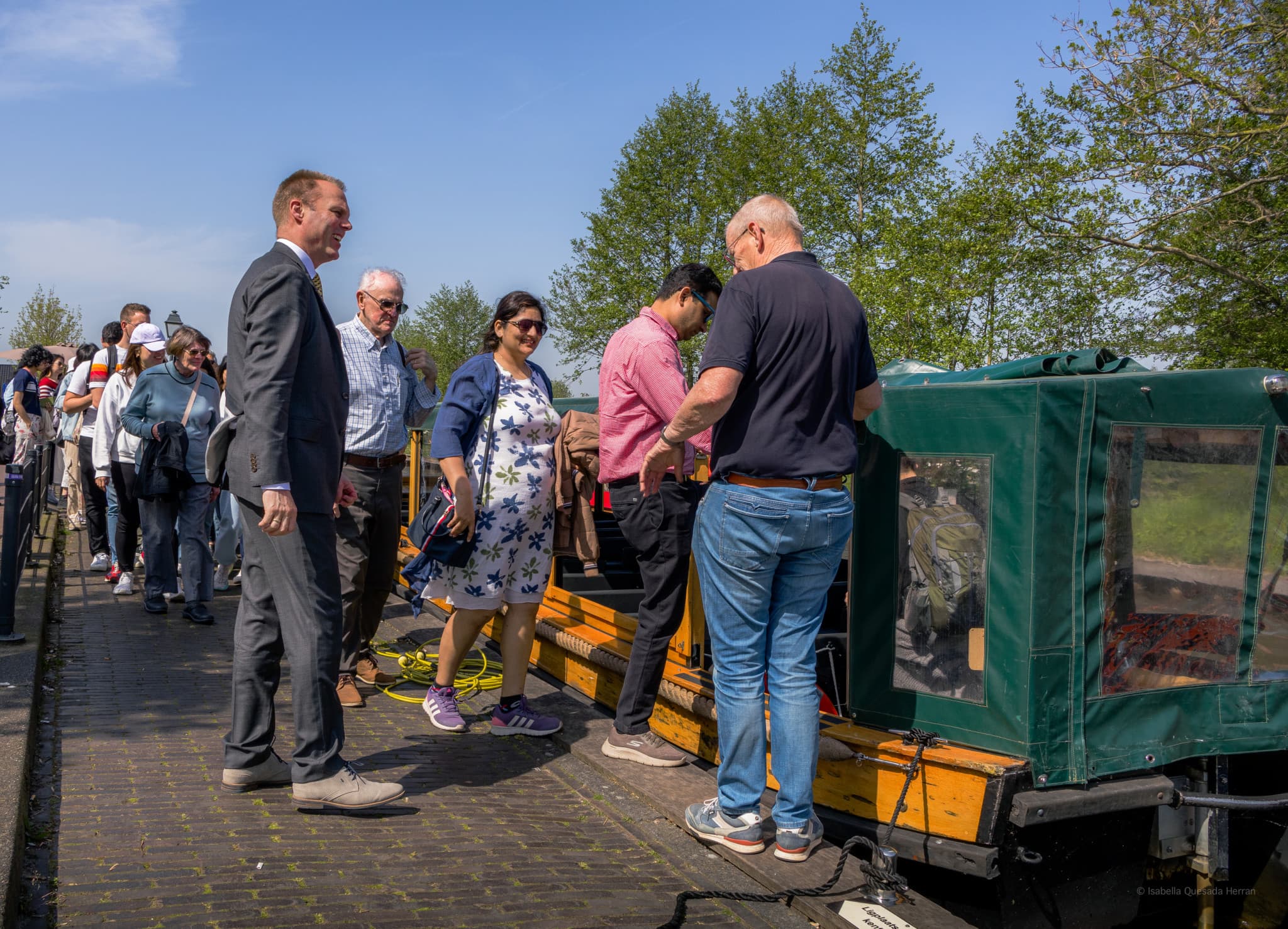 Giethoorn Full-Day Tour from Amsterdam with Canal Cruise and Self-Guided Walking Tour - image 8