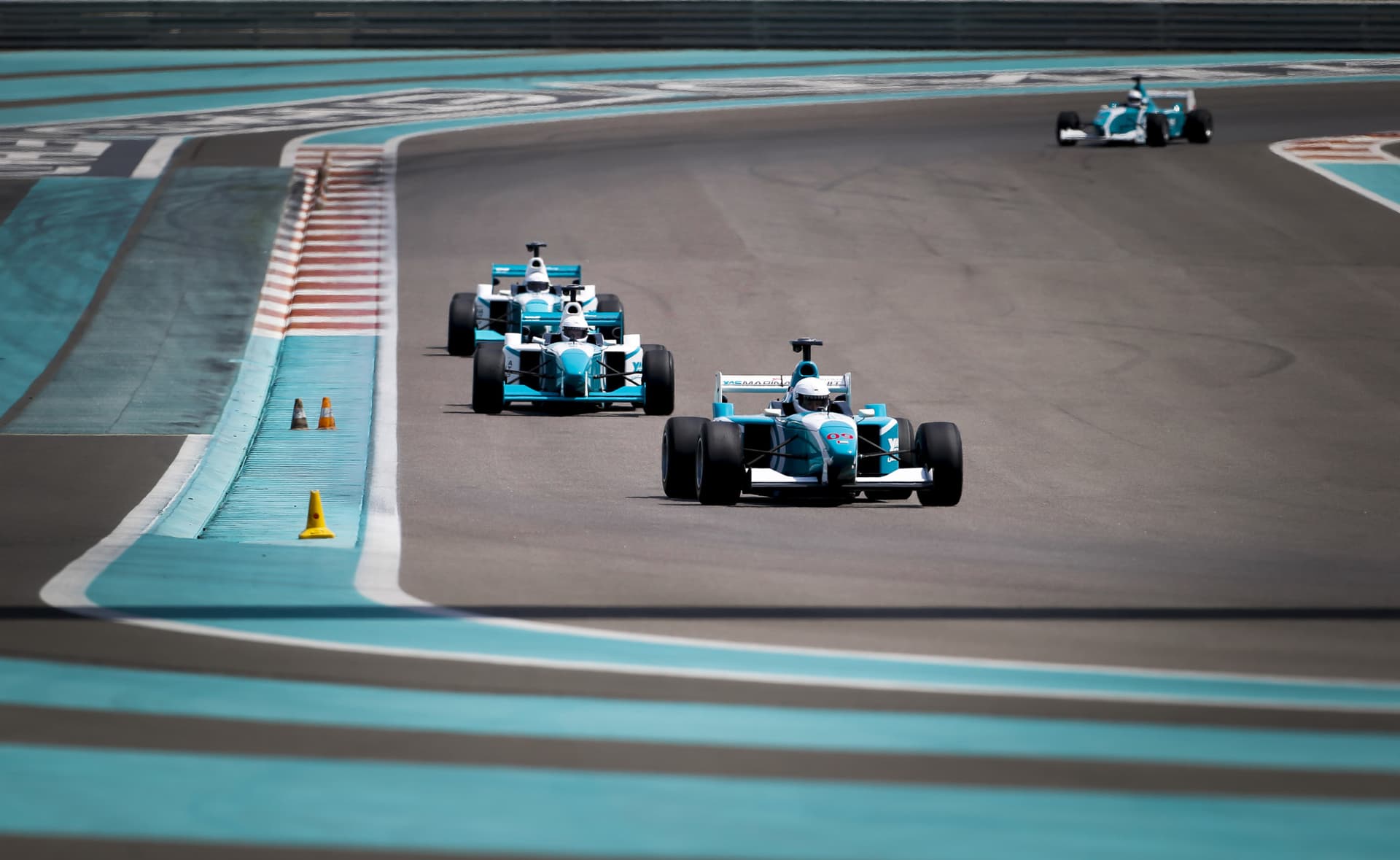Yas Marina Circuit Formula Yas 3000 Driving Experience - image 2