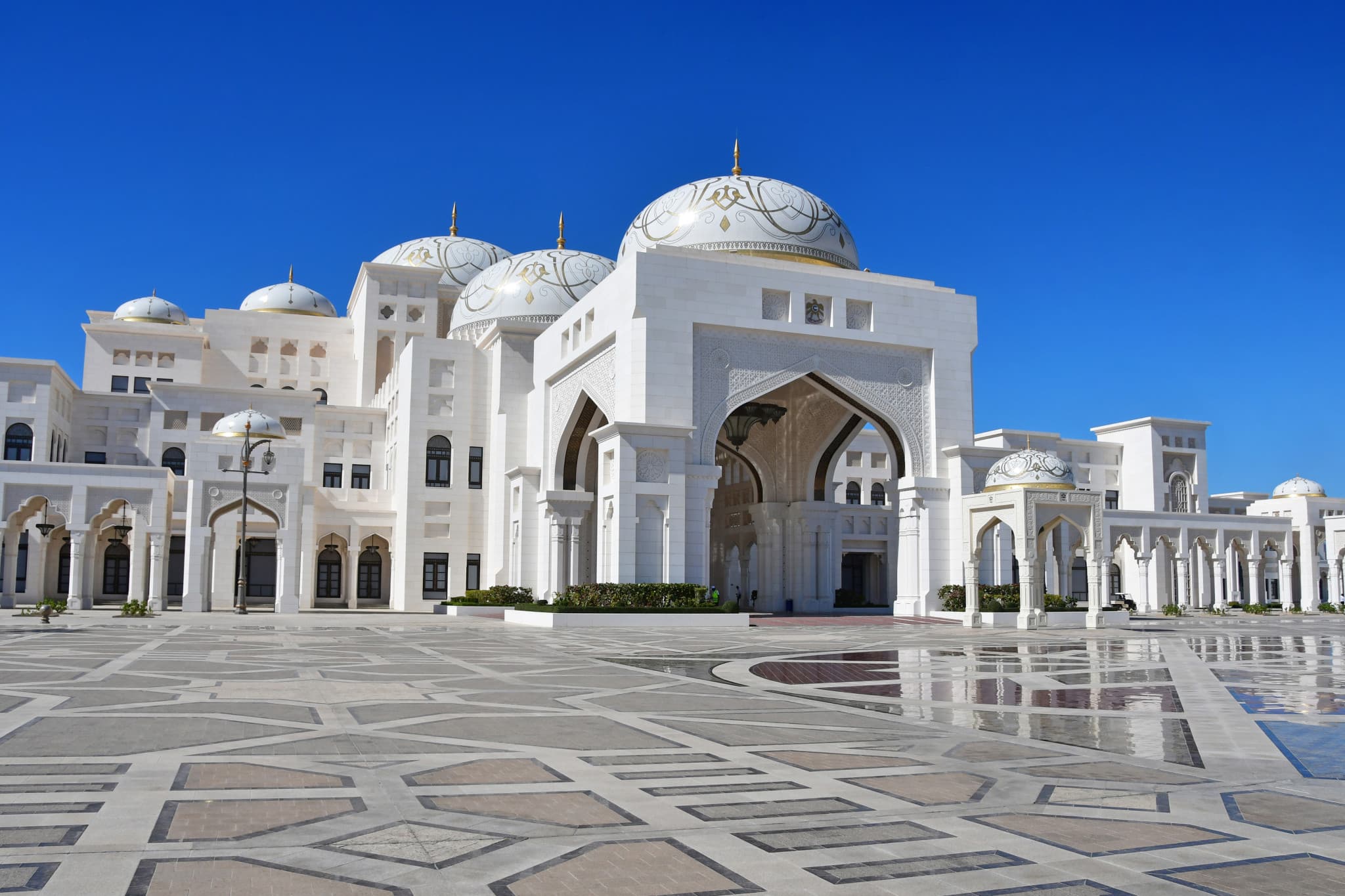 Abu Dhabi Premium City Tour from Dubai: Sheikh Zayed Mosque, Etihad Towers, Qasr Al Watan - image 8
