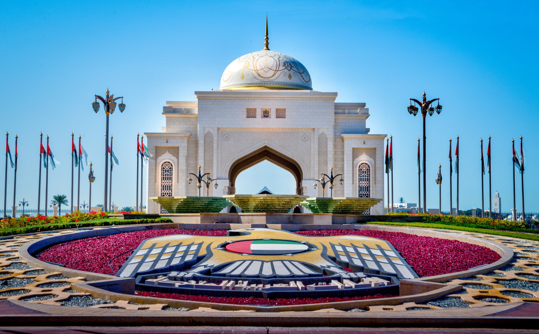 Abu Dhabi Premium City Tour from Dubai: Sheikh Zayed Mosque, Etihad Towers, Qasr Al Watan - image 2