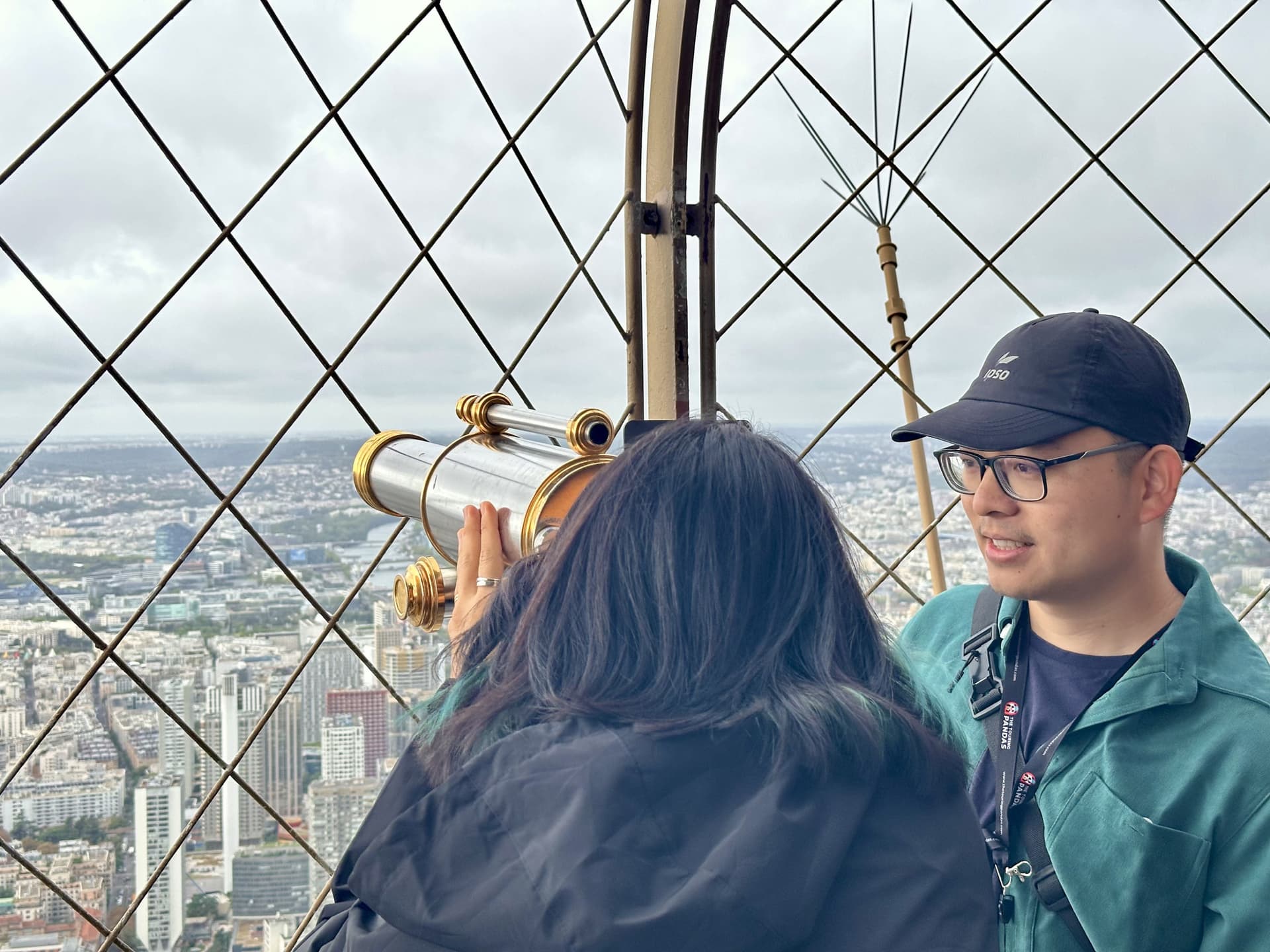 Eiffel Tower Guided Tour With Summit Entry + Seine River Cruise - image 4