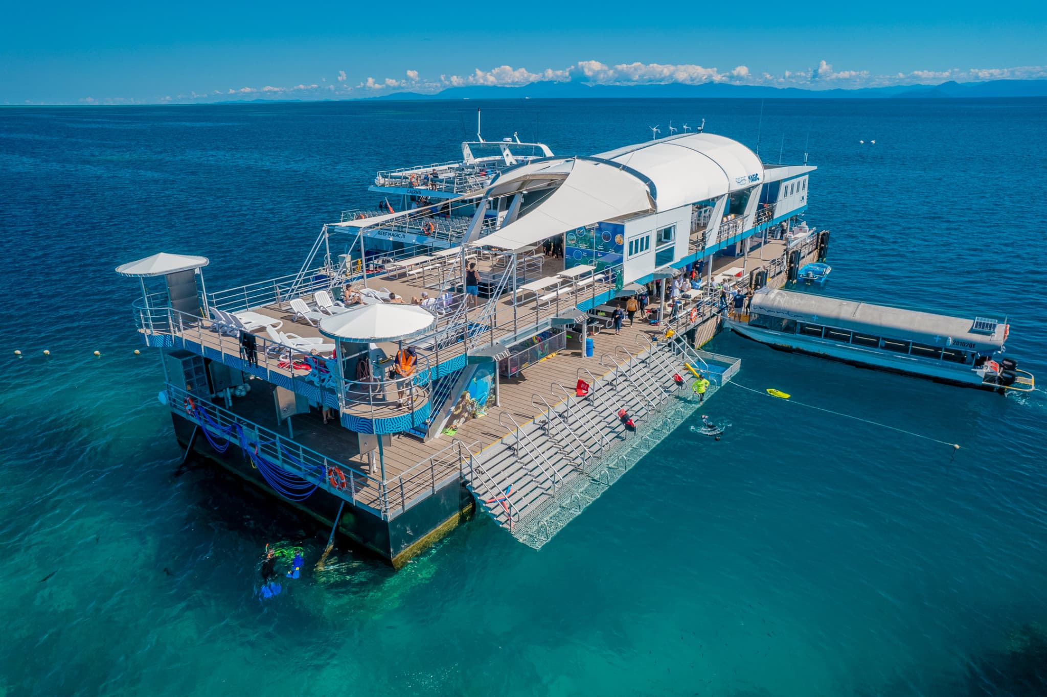 Reef Magic Pontoon Tour from Cairns - image 10
