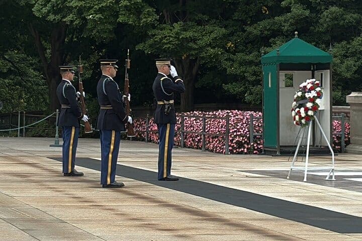 Arlington Cemetery Guided Tour with Changing of the Guard - image 2